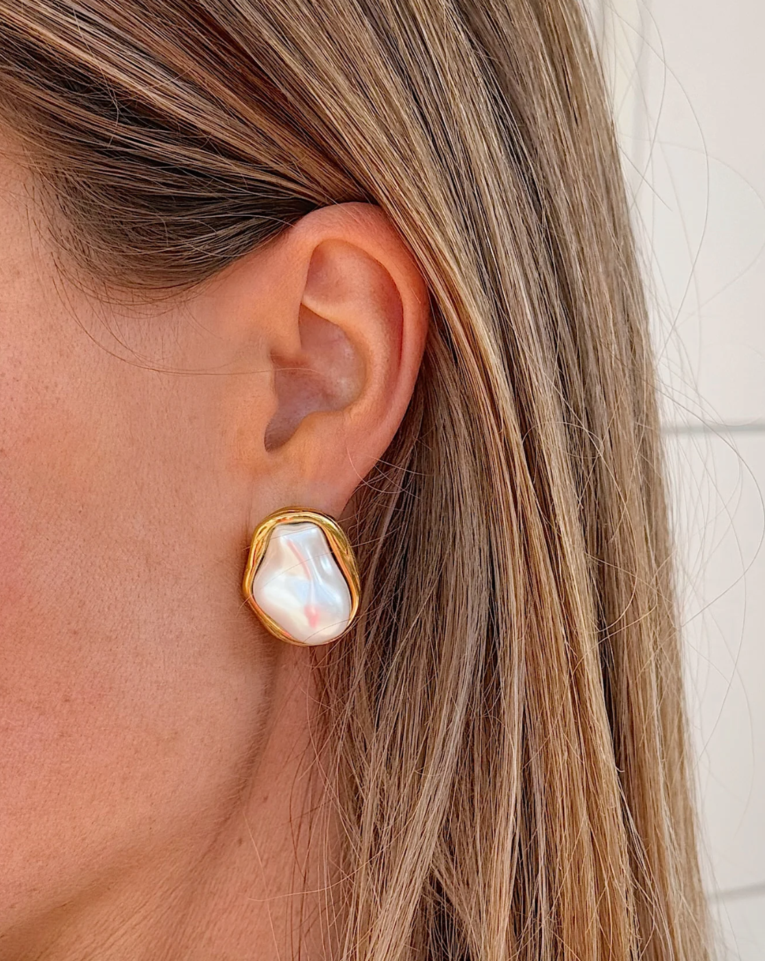 ALV Jewels Pearl Bezel Studs